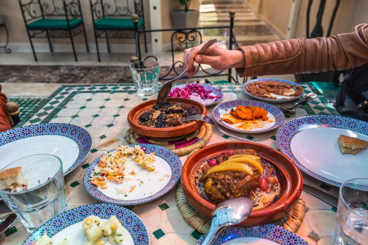 Moroccan Men Thank Women for Ramadan Cooking in ‘Right of Salt’ Tradition