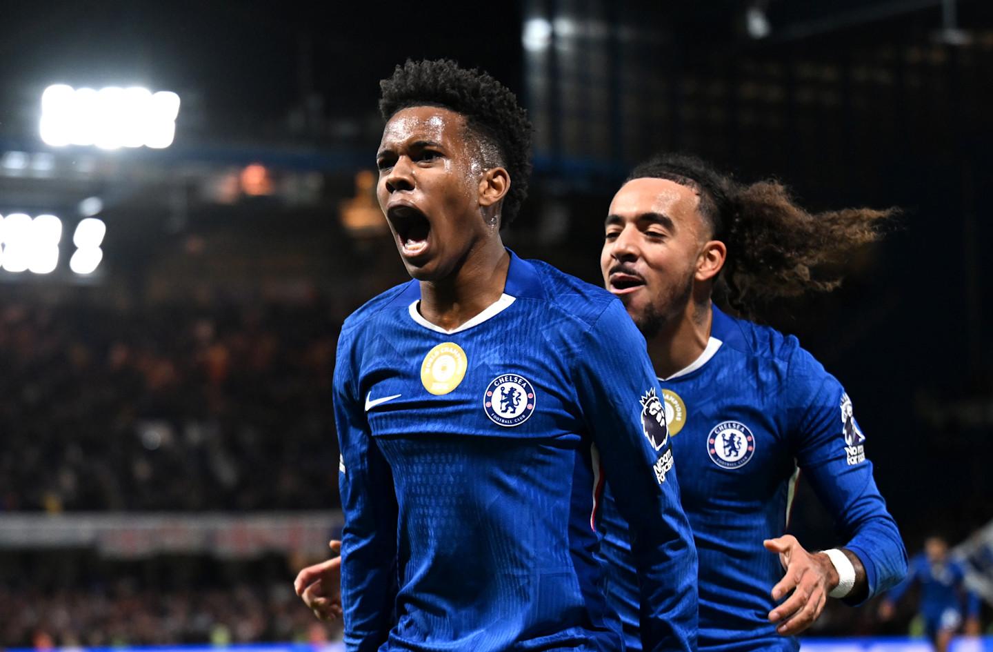 Estevao_Willian_celebrates_vs_Liverpolo_4